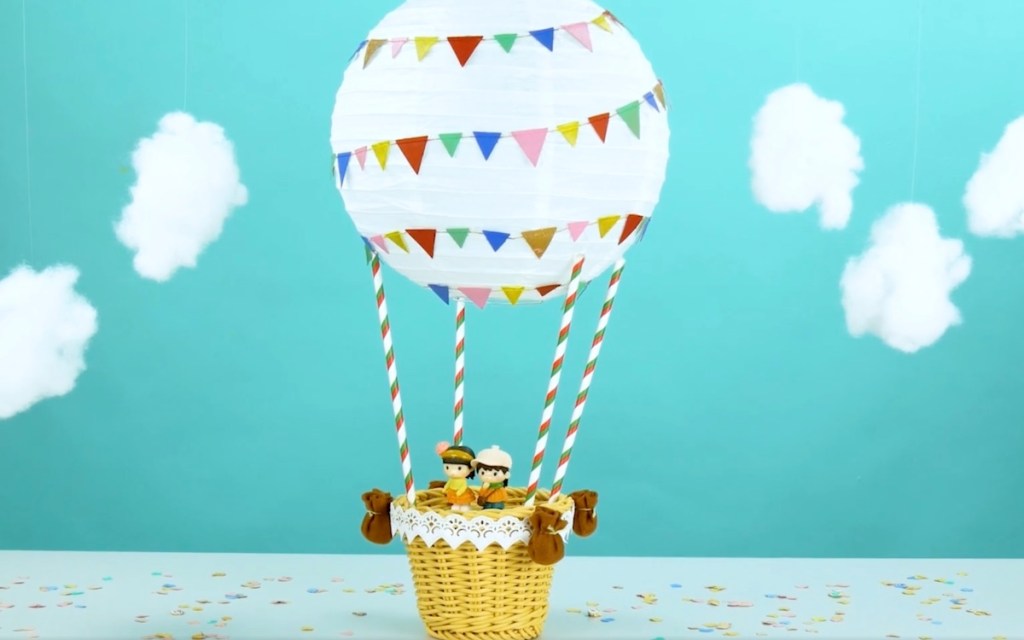 Ein Geldgeschenk zu einer Hochzeit in Form eines Heißluftballons