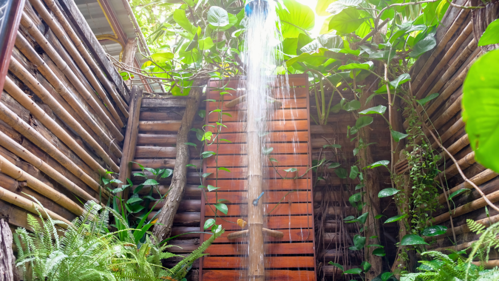 Eine Regendusche im Garten.