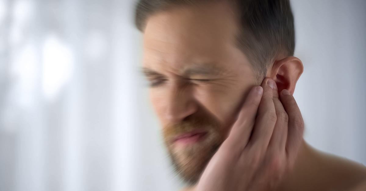 Tinnitus: Das kannst du gegen das Piepen im Ohr tun.