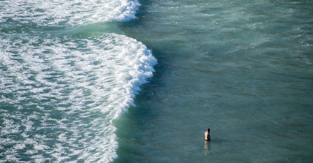 Brandungsrückstrom im Meer.