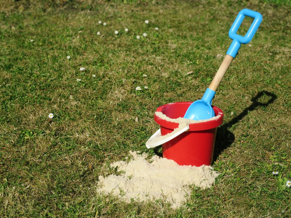 Rasen, Sand, Schaufel