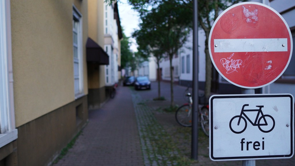 Eine für Radfahrer freigegebene Einbahnstraße.