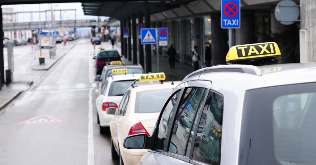 Taxen am Flughafen.