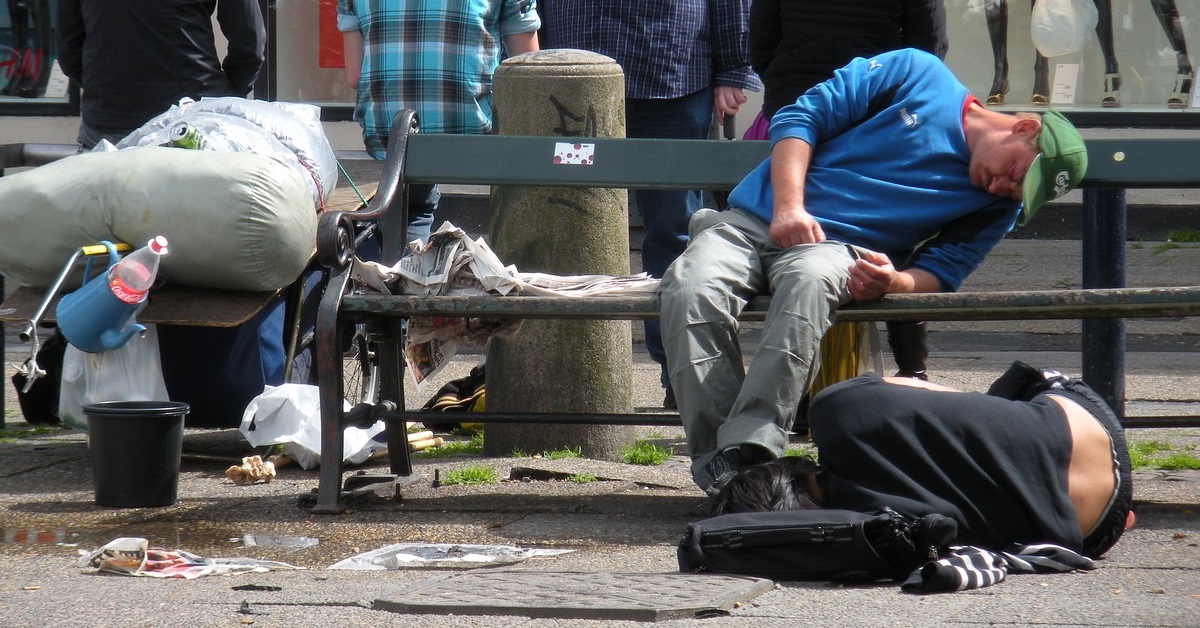 Obdachlose auf einer Bank