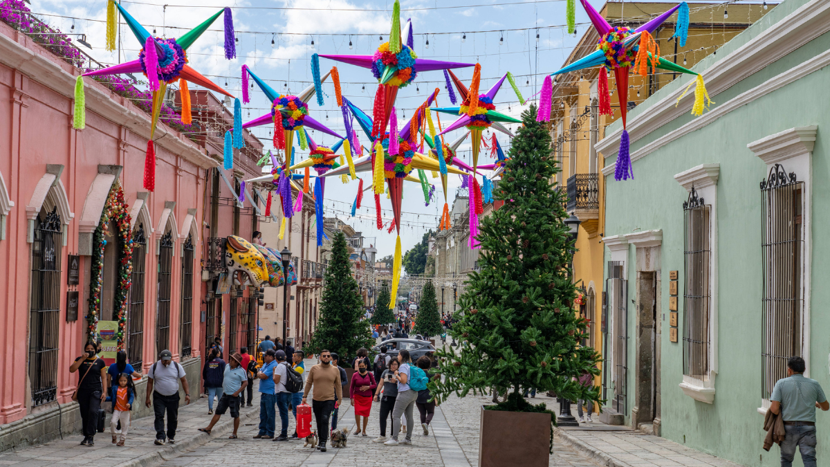 Weihnachten in Mexiko mit Pinatas