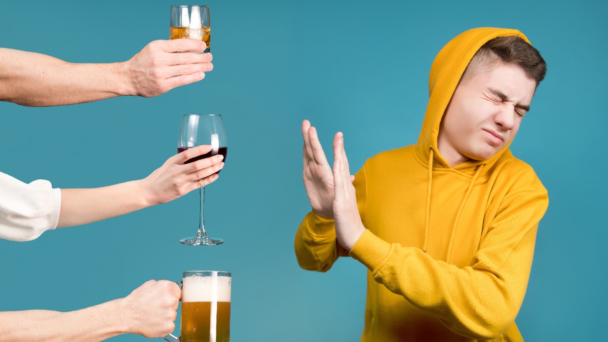 Teenager, der verschiedene Sorten Alkohol ablehnt