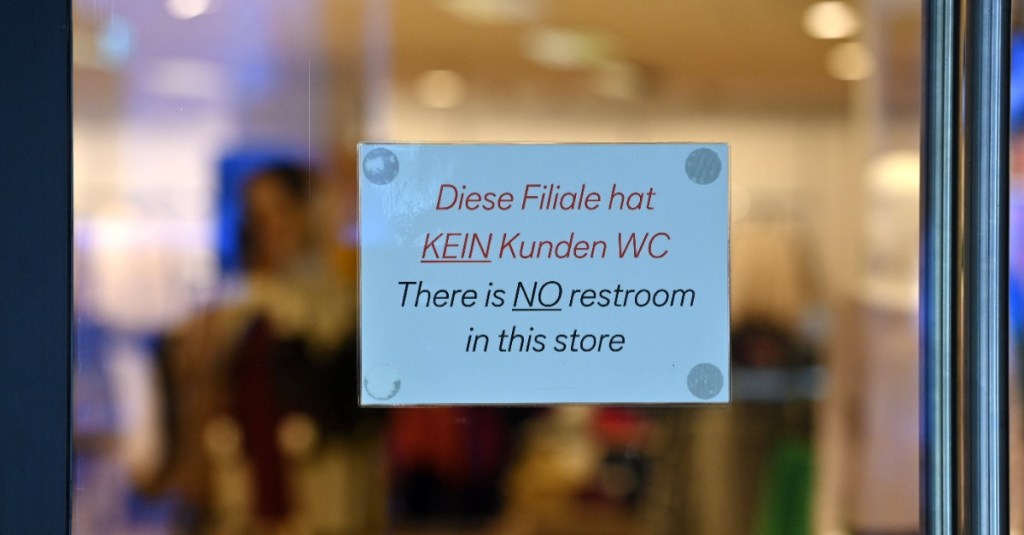 Hinweisschild, dass es keine öffentliche Toilette gibt