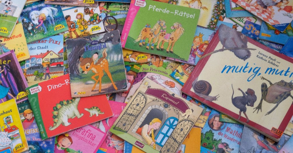 Ansammlung von kleinen Kinderbüchern