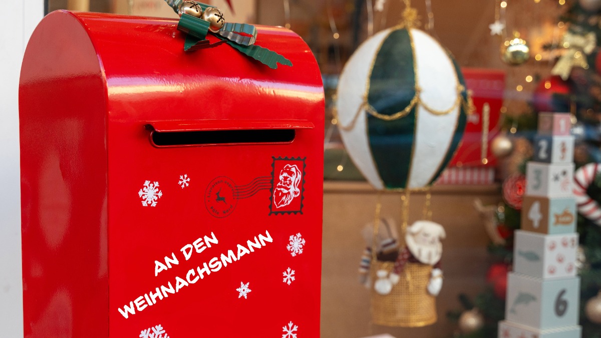 roter Briefkasten fÃ¼r den Weihnachtsmann