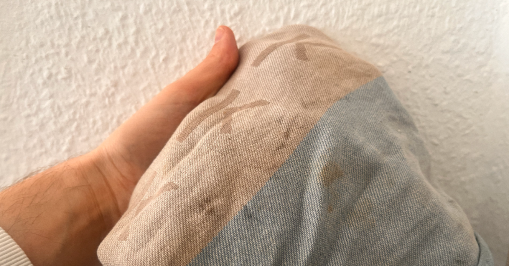 Ein dreckiges Geschirrtuch.