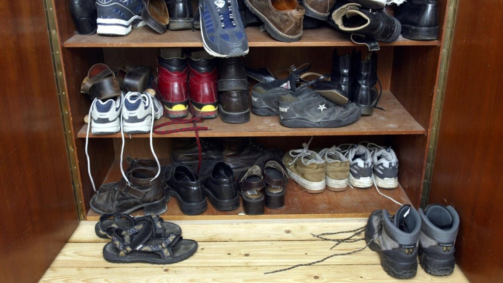 Schuhschrank