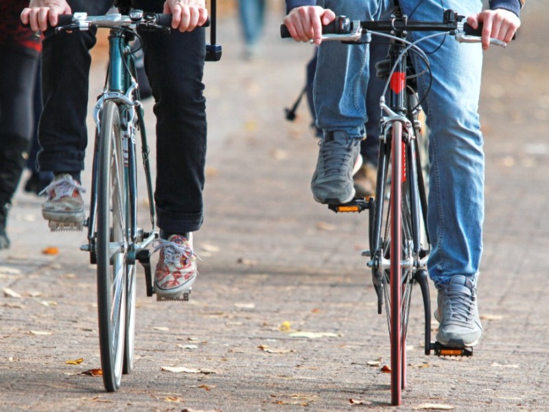 2 Radfahren fahren nebeneinander