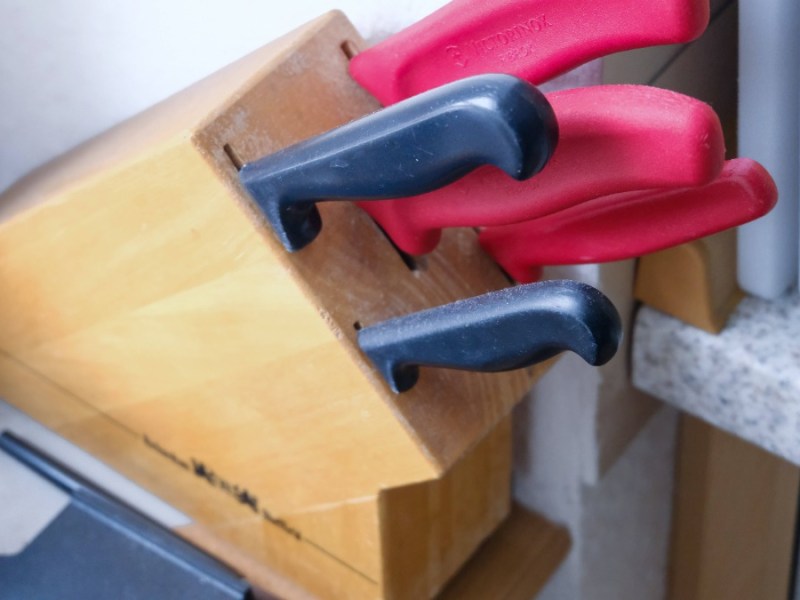 ein Messerblock aus Holz