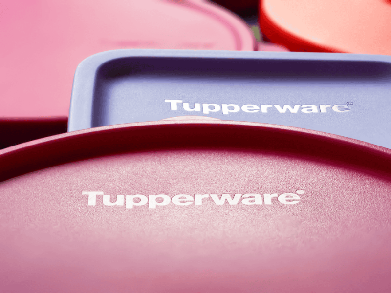 Tupperware Comeback, bunte Dosen mit Logeschriftzug